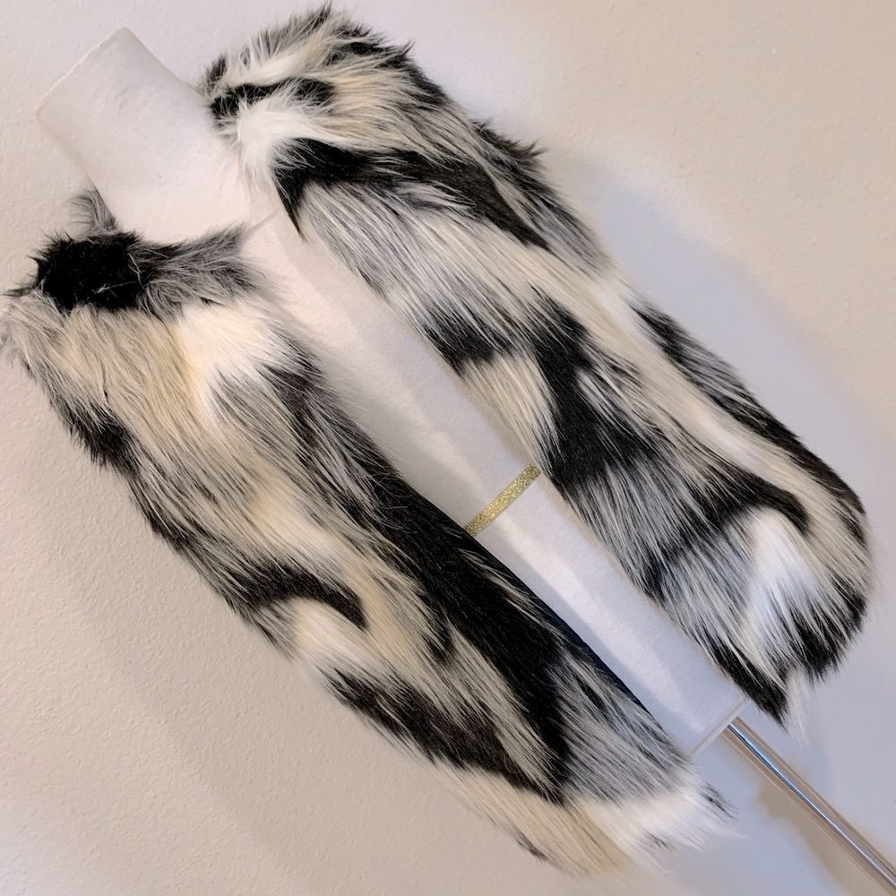 Forever 21 Fuzzy Black & Cream Vest